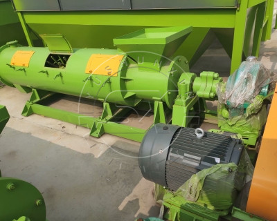 Visible window of stirring tooth fertilizer granulator